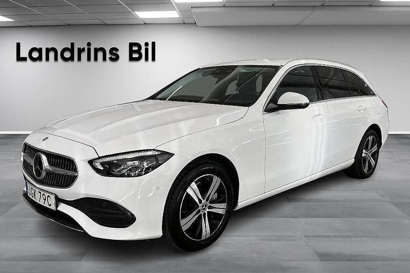 Vit Begagnad 2022 Mercedes C300e Avantgarde Kombi | 359 900 kr (Marknadspris) - Bild 1/4