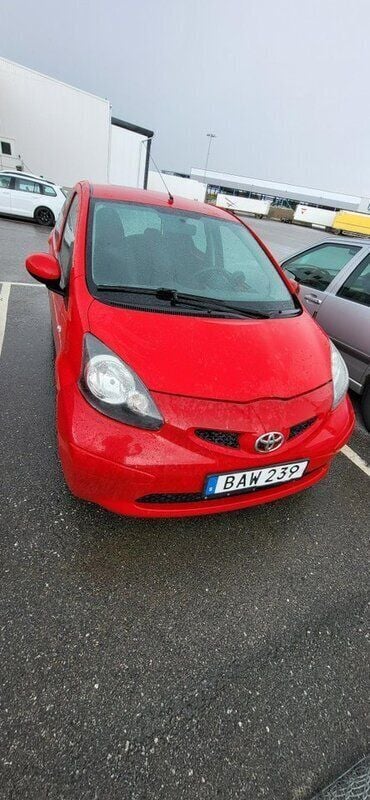 Röd Begagnad 2006 Toyota Aygo Halvkombi | 16 999 kr (Marknadspris) - Bild 1/4