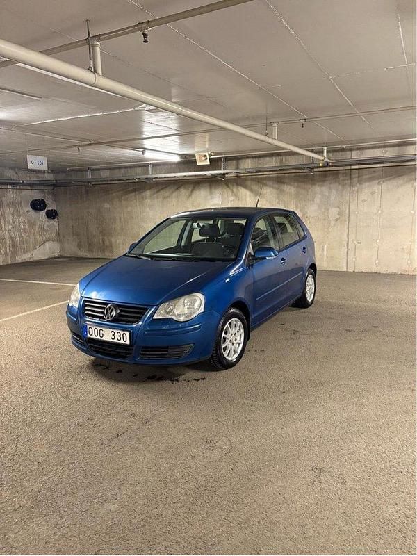 Blå Begagnad 2007 VW Polo Comfortline Halvkombi | 29 000 kr (Marknadspris) - Bild 1/4