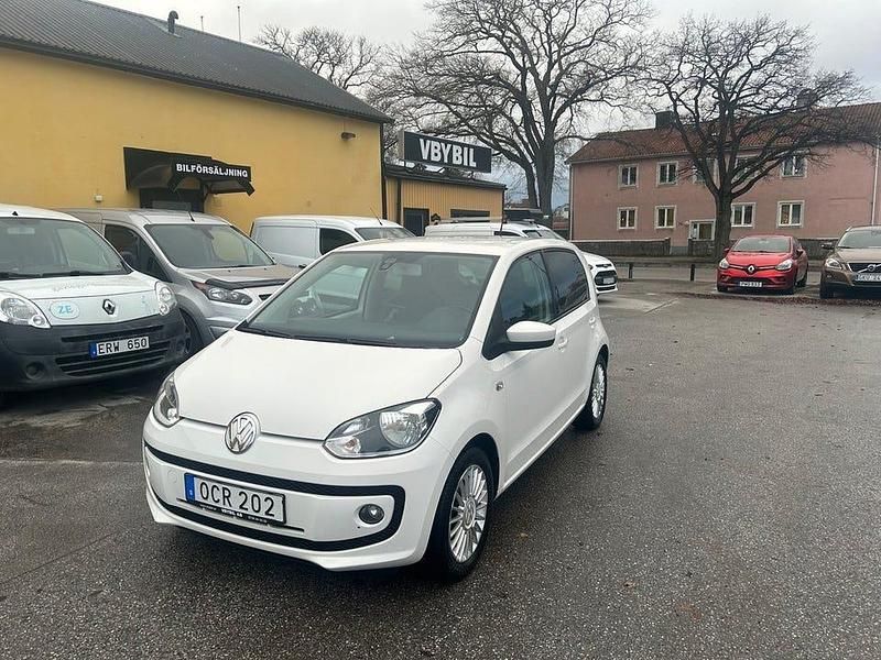 Vit Begagnad 2016 VW up! high up! Halvkombi | 67 000 kr (Marknadspris) - Bild 1/4