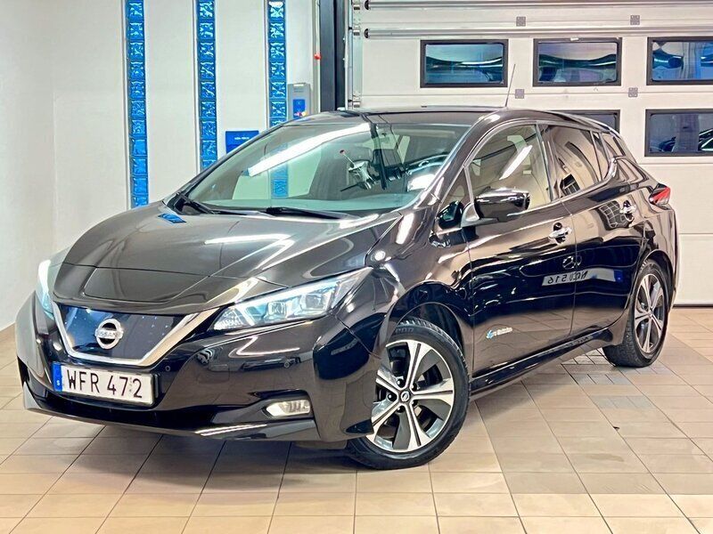 Svart Begagnad 2018 Nissan Leaf 360º Halvkombi | 99 900 kr - Bild 1/4