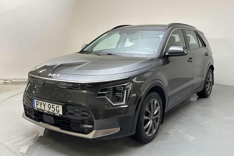 Begagnad Kia e-Niro 150 kW (204 HK) 2023 Grå SUV