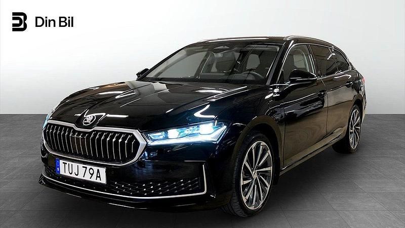 Svart Begagnad 2024 Skoda Superb LAURIN & KLEMENT Kombi | 494 900 kr - Bild 1/4