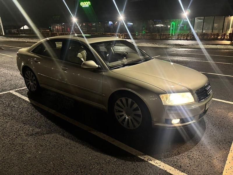 Begagnad Audi A8 335 HK (246 kW) 2003 Sandbeige Sedan