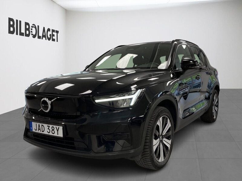 Svart Begagnad 2022 Volvo XC40 Core SUV | 334 500 kr - Bild 1/4