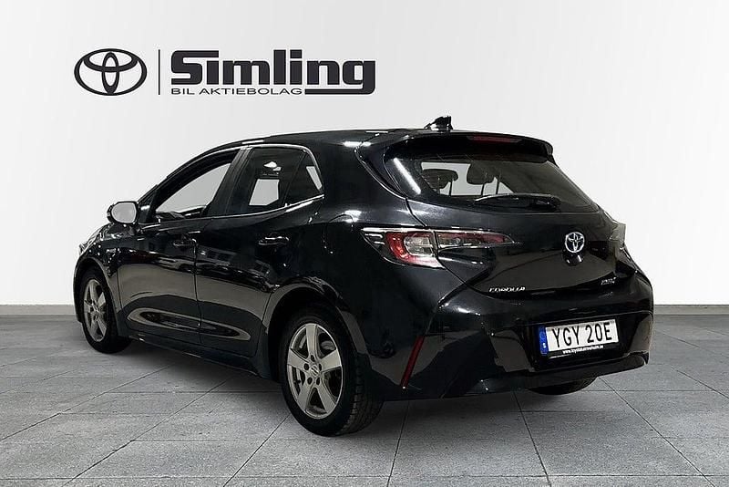 Begagnad Toyota Corolla Hybrid Active 122 HK (89 kW) 2021 Svart Halvkombi