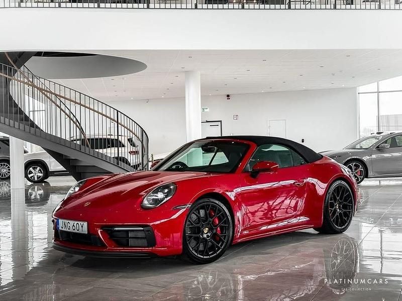Begagnad Porsche 911 Carrera GTS 480 HK (353 kW) 2022 Carmine red