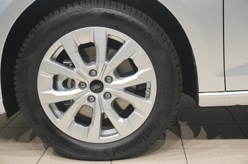 Begagnad Ford Tourneo Connect Titanium 122 HK (89 kW) 2024 Grå/silver Minibuss