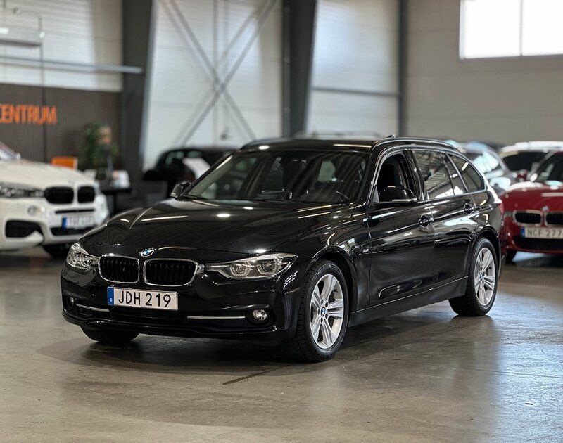 Svart Begagnad 2015 BMW 318 Sport Line Kombi | 149 900 kr (Marknadspris) - Bild 1/4