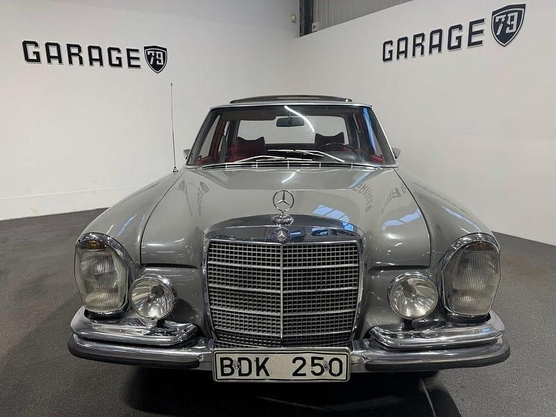 Begagnad Mercedes W108 SE 160 HK (117 kW) 1969 Grå Sedan