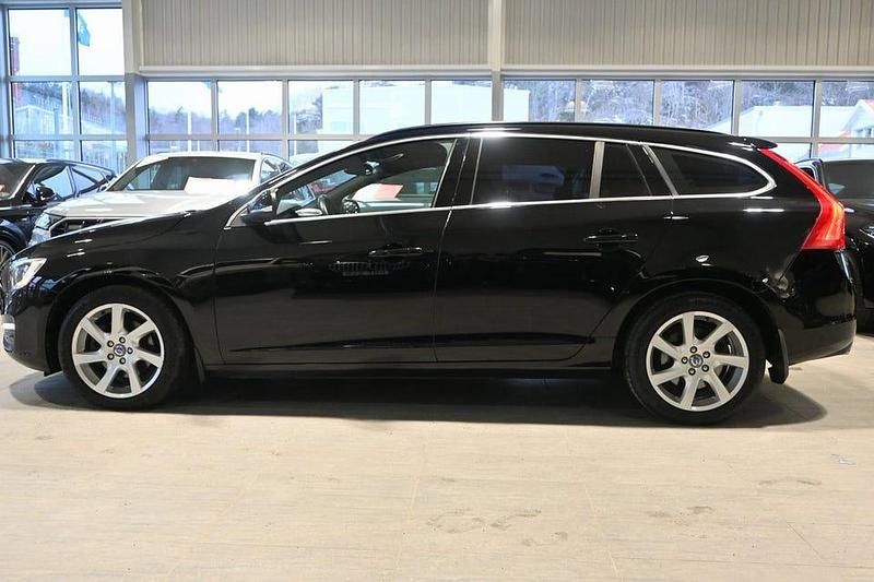 Begagnad Volvo V60 Momentum 181 HK (133 kW) 2014 Svart Kombi