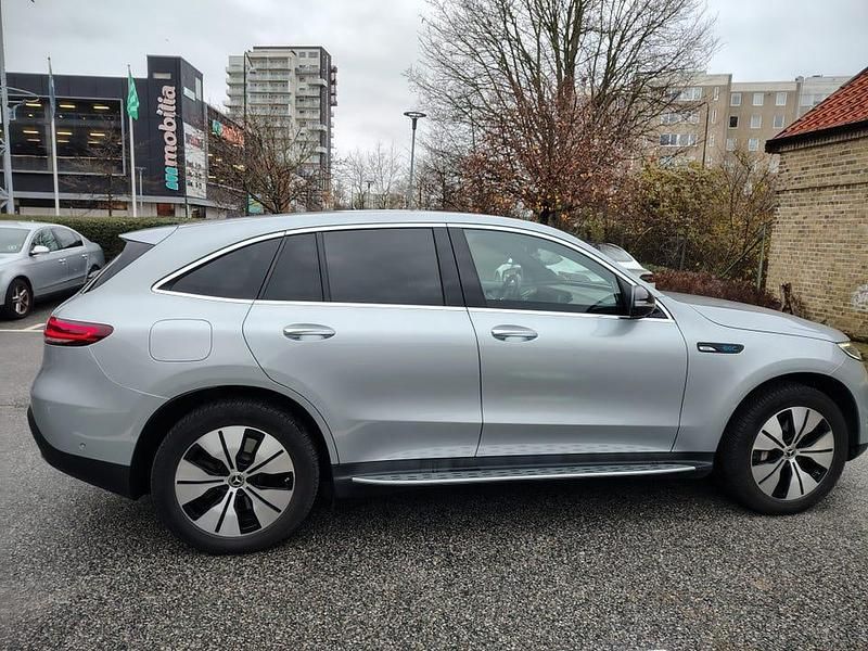 Begagnad Mercedes EQC400 300 kW (408 HK) 2020 Silvermetallic/svart/mörk blått läder SUV