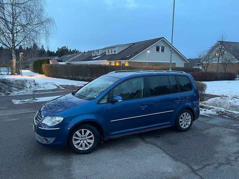 Begagnad VW Touran 140 HK (102 kW) 2007 Minibuss