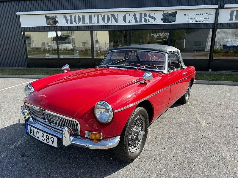 Röd Begagnad 1965 MG B Cab | 197 000 kr - Bild 1/4