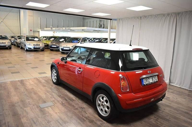 Begagnad Mini Cooper 116 HK (85 kW) 2004 Röd Halvkombi
