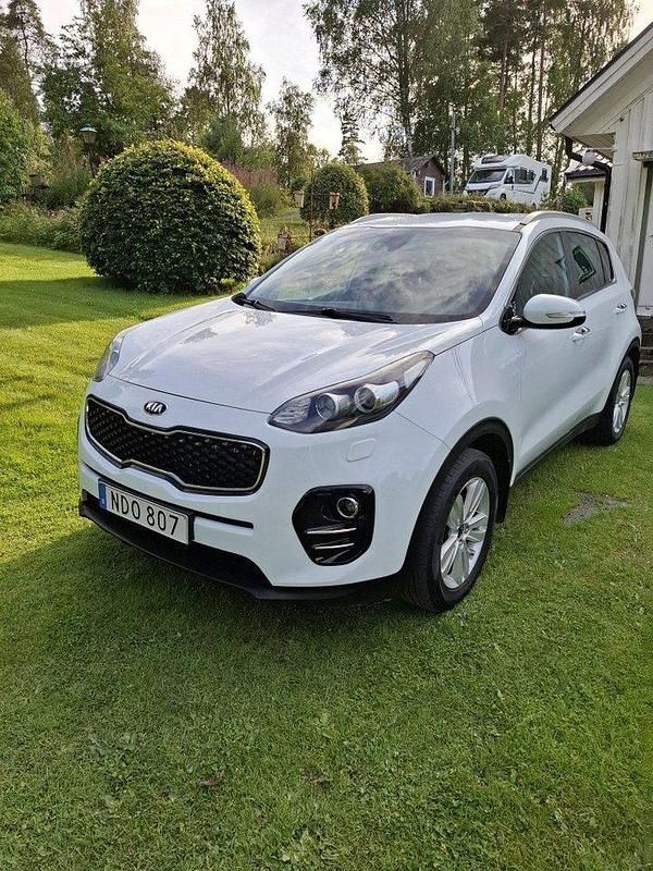 Vit Begagnad 2016 Kia Sportage Advance SUV | 109 000 kr (Marknadspris) - Bild 1/4