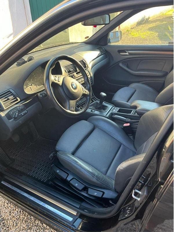 Svart Begagnad 2003 BMW 320 Sedan | 50 000 kr (Bra pris) - Bild 1/4