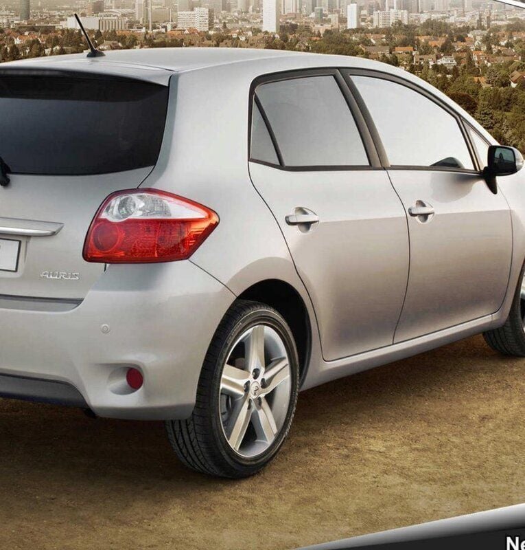 Silver Begagnad 2009 Toyota Auris Halvkombi | 50 000 kr (Bra pris) - Bild 1/1