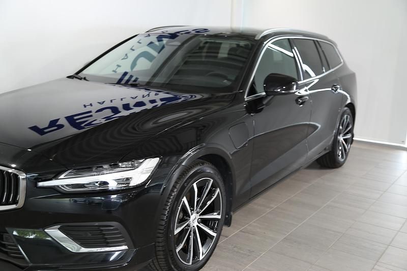 Begagnad Volvo V60 Plus 355 HK (261 kW) 2024 Svart Kombi