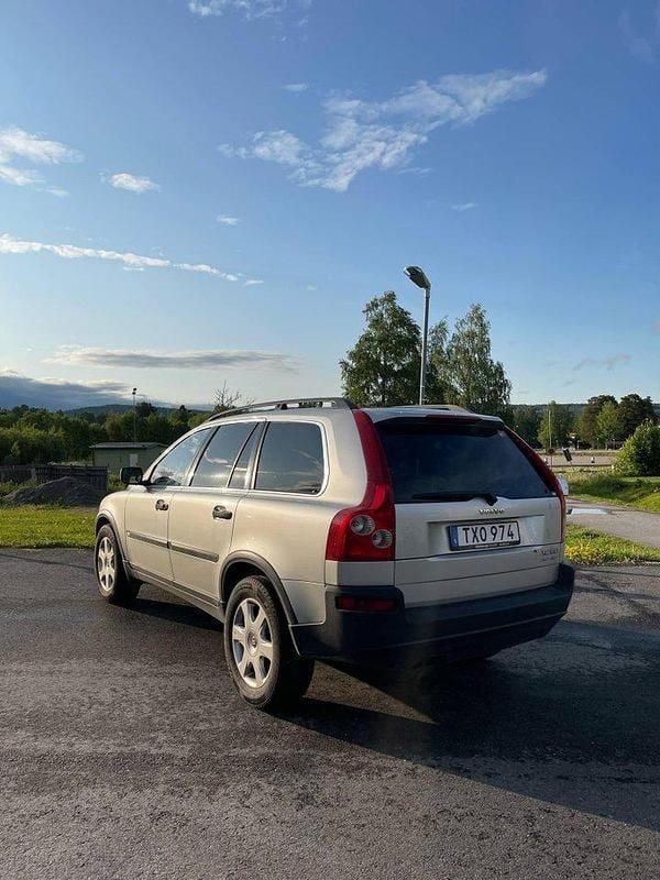 Grå Begagnad 2003 Volvo XC90 Standard SUV | 35 000 kr (Bra pris) - Bild 1/4