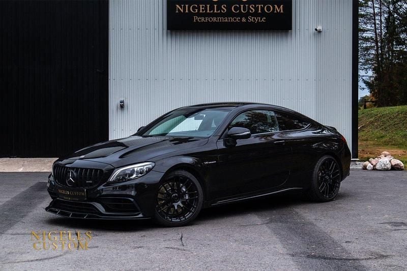 Svart Begagnad 2021 Mercedes C63 AMG AMG Sportkupé | 769 000 kr - Bild 1/4