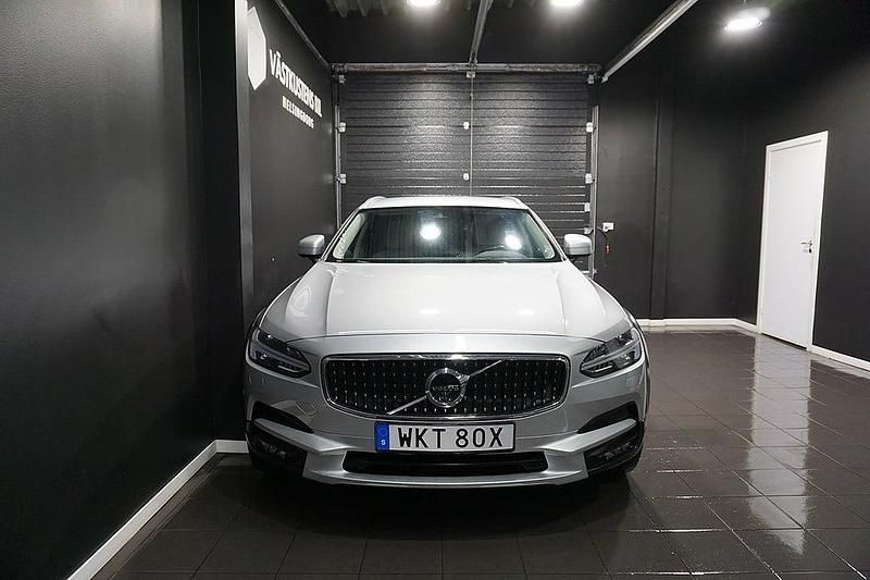 Begagnad Volvo V90 CC 235 HK (172 kW) 2019 Silver metallic Kombi