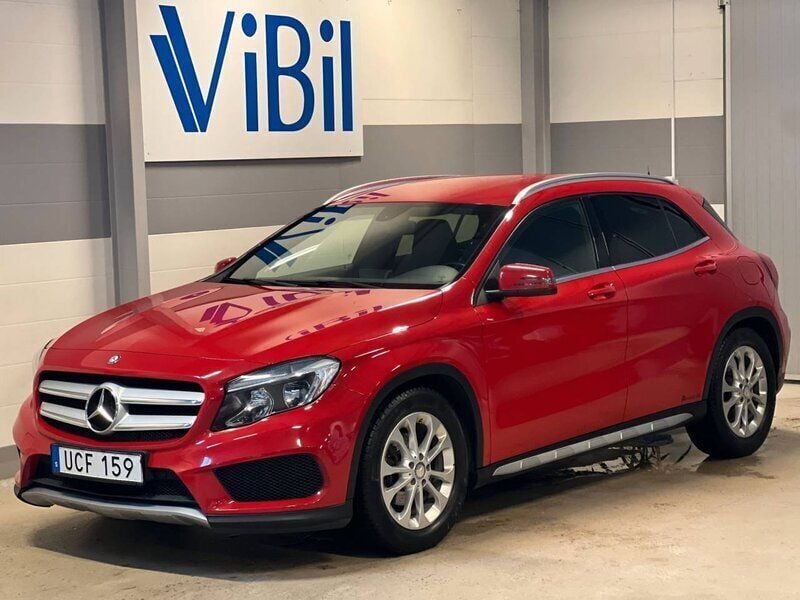 Röd Begagnad 2014 Mercedes GLA200 Sport SUV | 219 900 kr (Dyr) - Bild 1/4