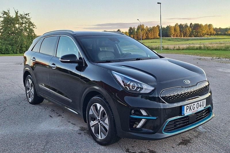 Svart Begagnad 2021 Kia e-Niro SUV | 238 000 kr (Bra pris) - Bild 1/4