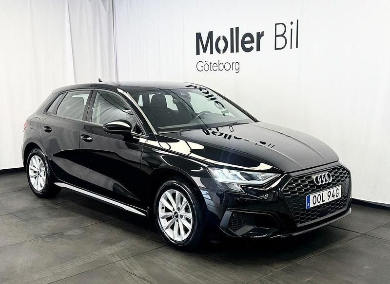 Svart Begagnad 2022 Audi A3 Sportback Proline Halvkombi | 224 900 kr (Bra pris) - Bild 1/4