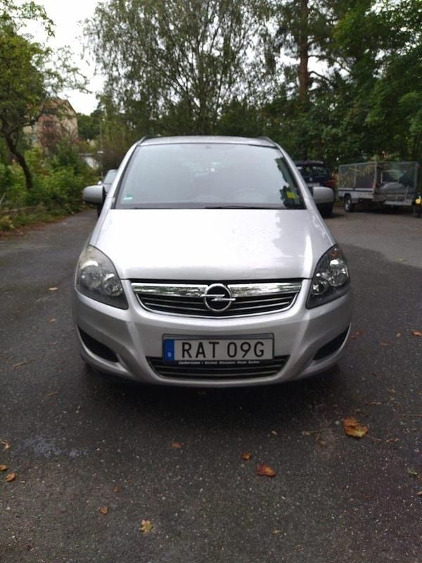 Silver Begagnad 2010 Opel Zafira Minibuss | 37 500 kr (Marknadspris) - Bild 1/4