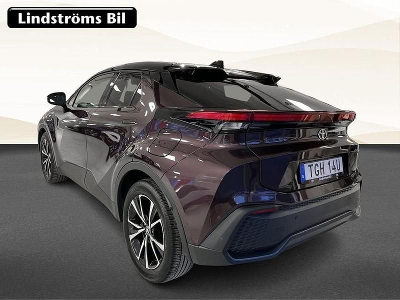 Begagnad Toyota C-HR Style 141 HK (103 kW) 2023 Lila SUV