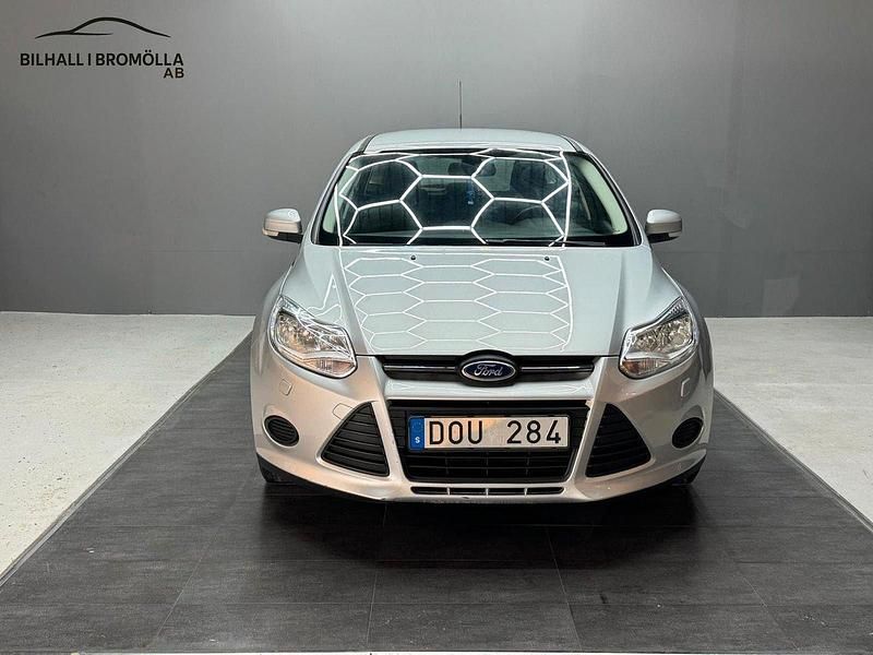 Grå Begagnad 2013 Ford Focus Kombi | 59 900 kr (Marknadspris) - Bild 1/4