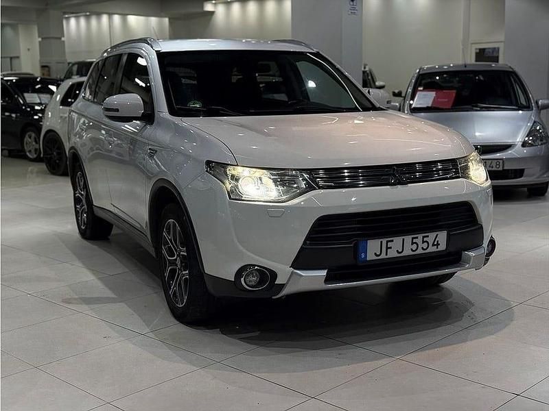 Begagnad Mitsubishi Outlander 203 HK (149 kW) 2015 Vit SUV