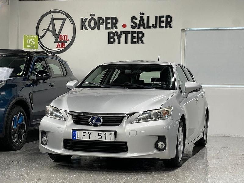 Silver Begagnad 2011 Lexus CT200h Executive Line Halvkombi | 119 900 kr - Bild 1/4