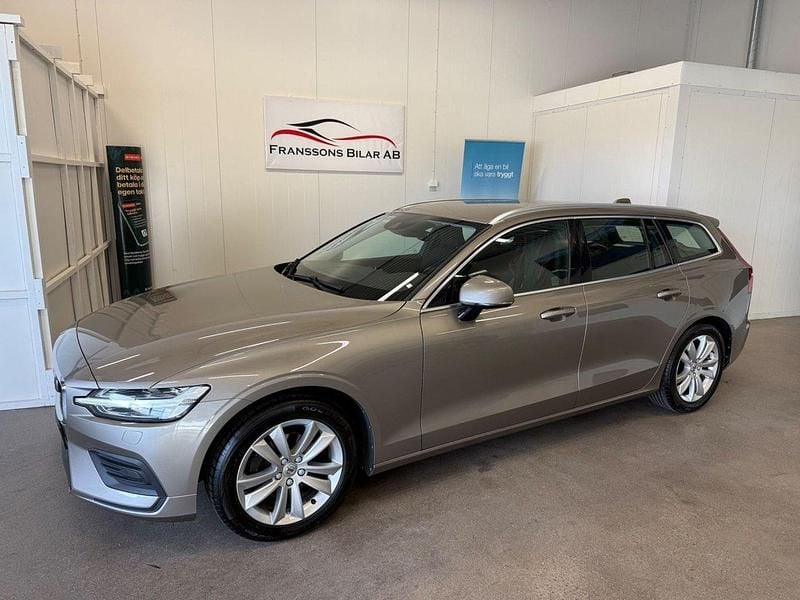 Grå Begagnad 2019 Volvo V60 Momentum Kombi | 209 900 kr (Lite dyr) - Bild 1/4