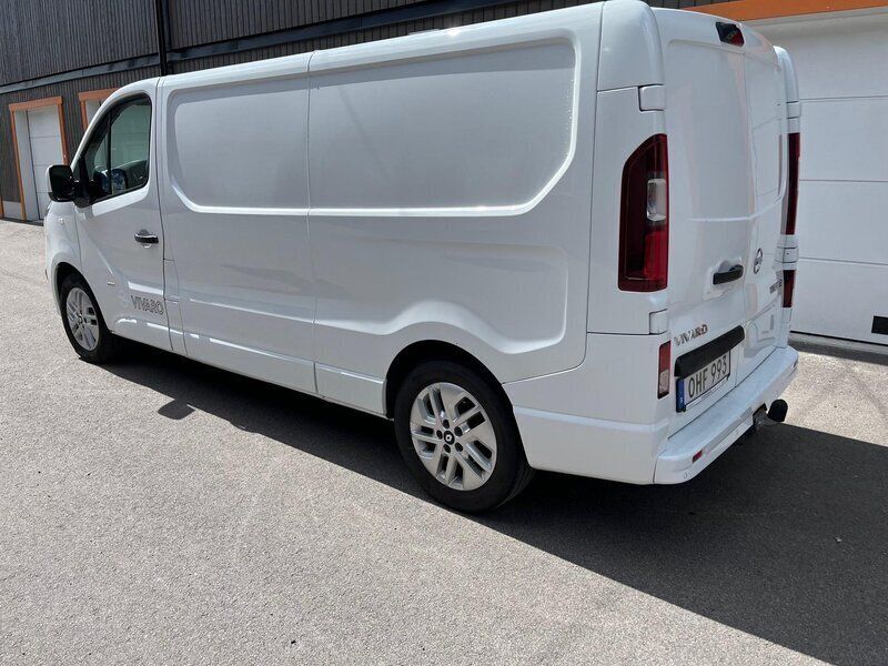 Vit Begagnad 2017 Opel Vivaro Van | 118 750 kr (Marknadspris) - Bild 1/4