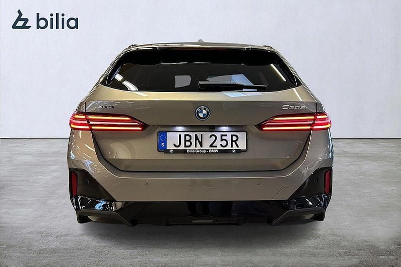 Begagnad BMW 530e 2026 Grå Kombi