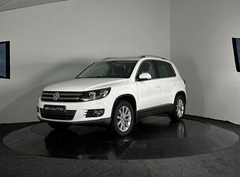Vit Begagnad 2011 VW Tiguan Sportline SUV | 74 900 kr (Marknadspris) - Bild 1/4