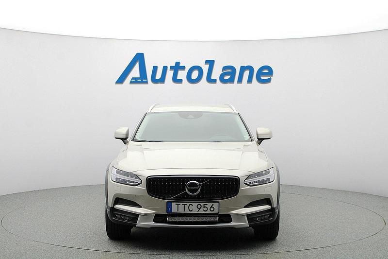 Begagnad Volvo V90 CC 190 HK (139 kW) 2018 Luminous sand Kombi