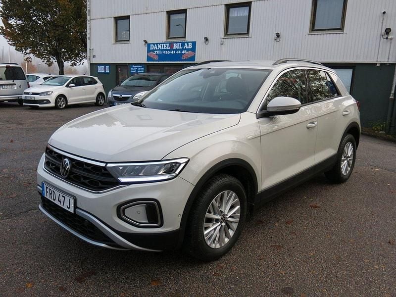 Grå Begagnad 2022 VW T-Roc SUV | 199 800 kr (Bra pris) - Bild 1/4