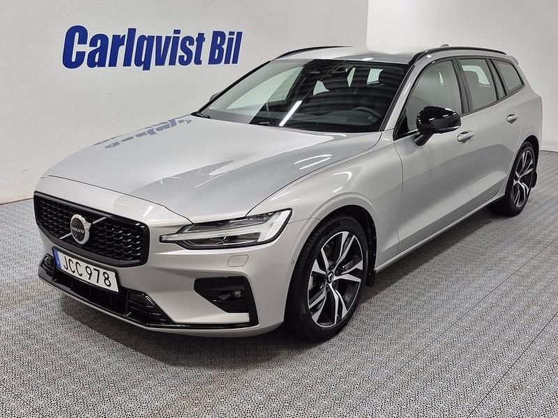 Silver dawn metallic Begagnad 2024 Volvo V60 Plus Kombi | 395 000 kr (Bra pris) - Bild 1/4
