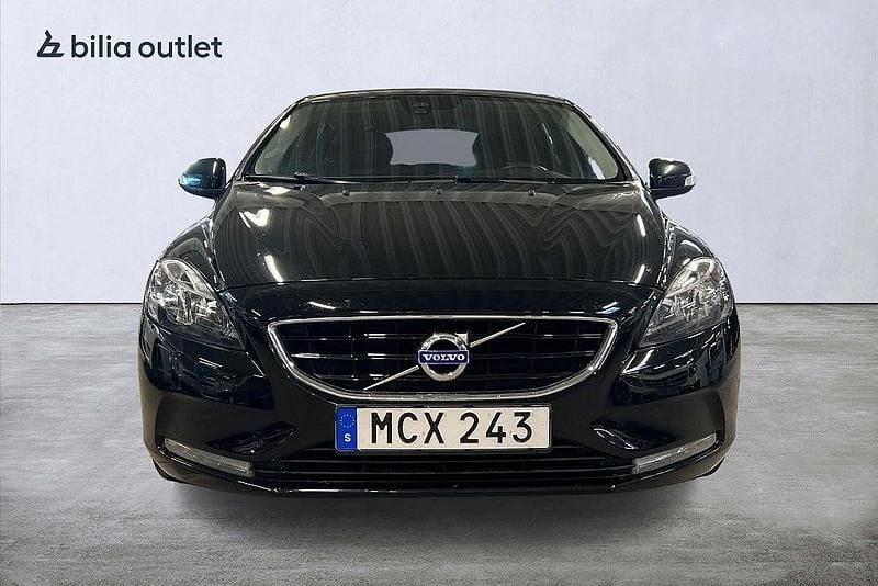 Begagnad Volvo V40 Kinetic 122 HK (89 kW) 2015 Svart Halvkombi