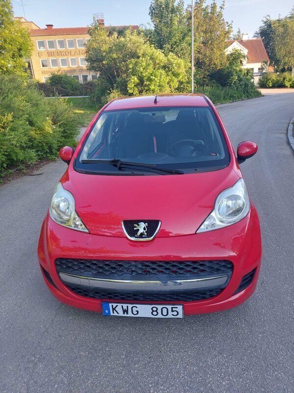 Röd Begagnad 2011 Peugeot 107 Halvkombi | 40 000 kr (Marknadspris) - Bild 1/4