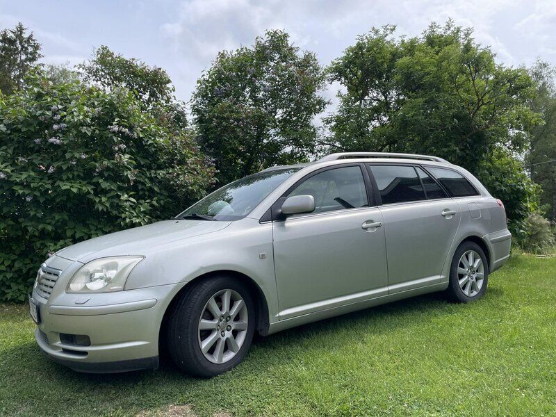 Silver Begagnad 2005 Toyota Avensis Kombi | 27 500 kr (Dyr) - Bild 1/4