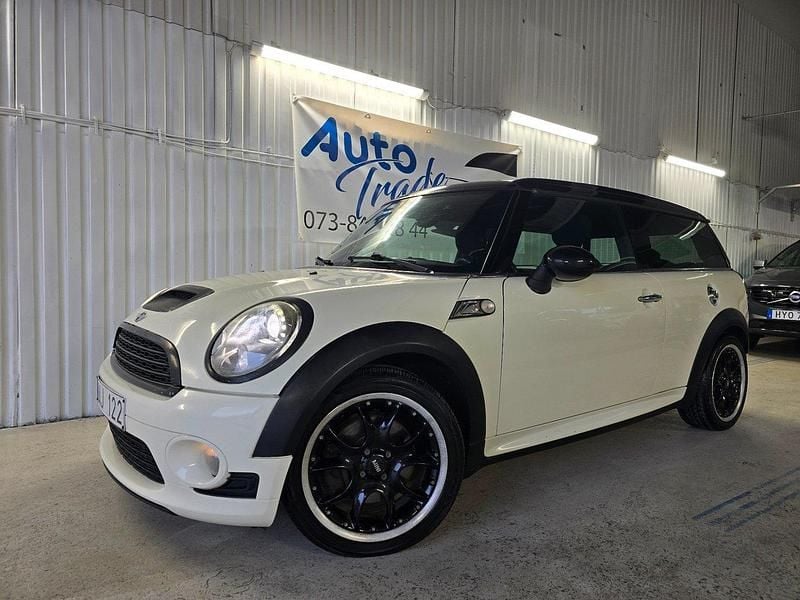 Vit Begagnad 2010 Mini Cooper S Clubman Kombi | 74 900 kr (Marknadspris) - Bild 1/4