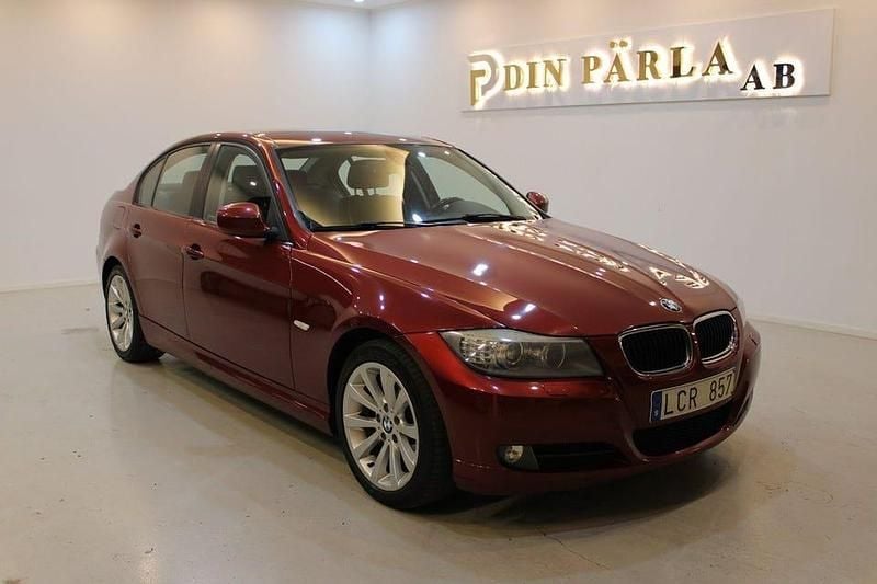 Begagnad BMW 316 122 HK (89 kW) 2011 Röd Sedan