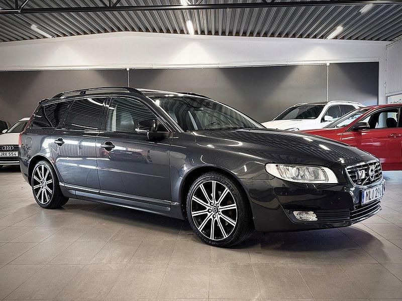 Grå Begagnad 2014 Volvo V70 Dynamic Kombi | 154 900 kr (Dyr) - Bild 1/4