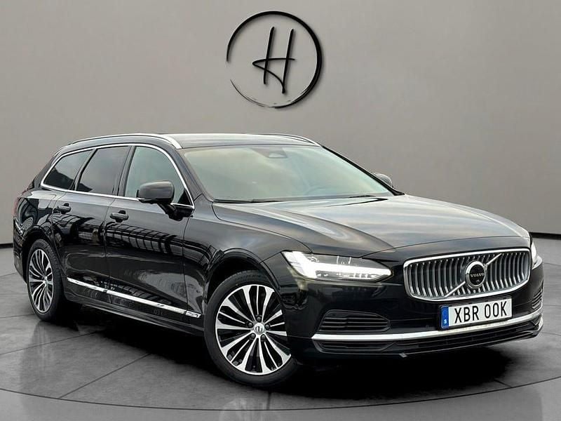 Begagnad Volvo V90 Core 350 HK (257 kW) 2023 Svart Kombi