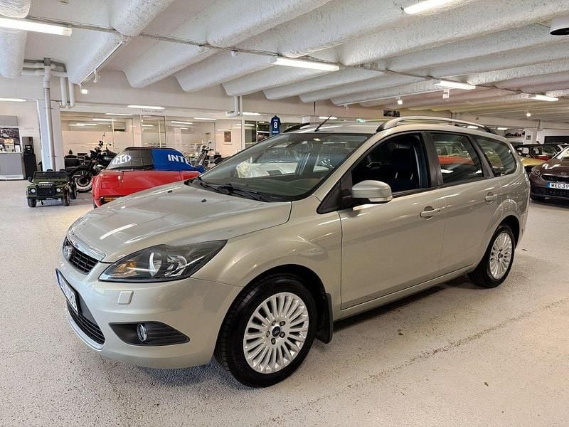Grå Begagnad 2009 Ford Focus Titanium Kombi | 49 900 kr (Lite dyr) - Bild 1/4