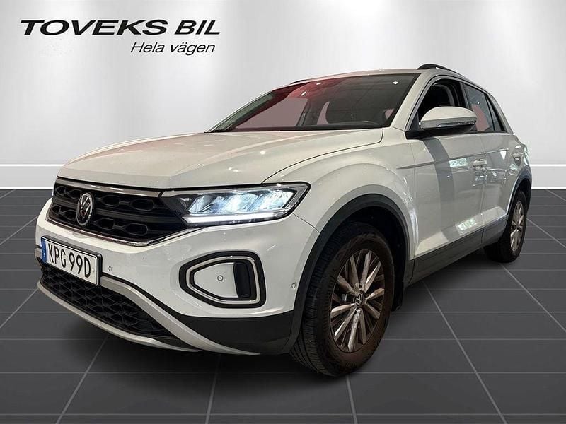 Vit (pure white) Begagnad 2022 VW T-Roc Life SUV | 204 900 kr (Marknadspris) - Bild 1/4